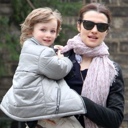 Henry Aronofsky and his mother Rachel Weisz photographed together.